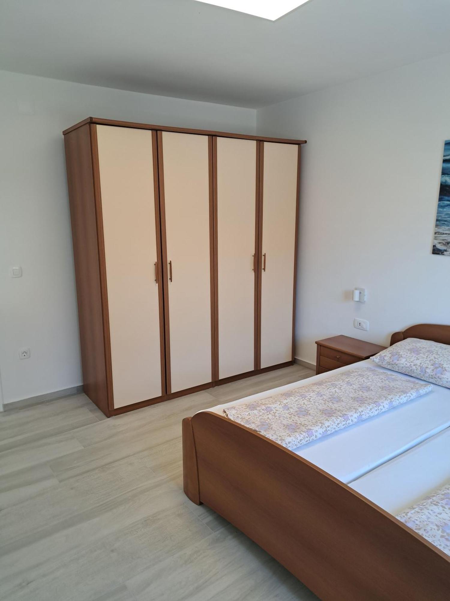 Apartmani Totic Malinska Exterior photo